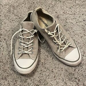 Converse‎ Woman’s Gray Low Top Polka Dot Sneakers Size 9